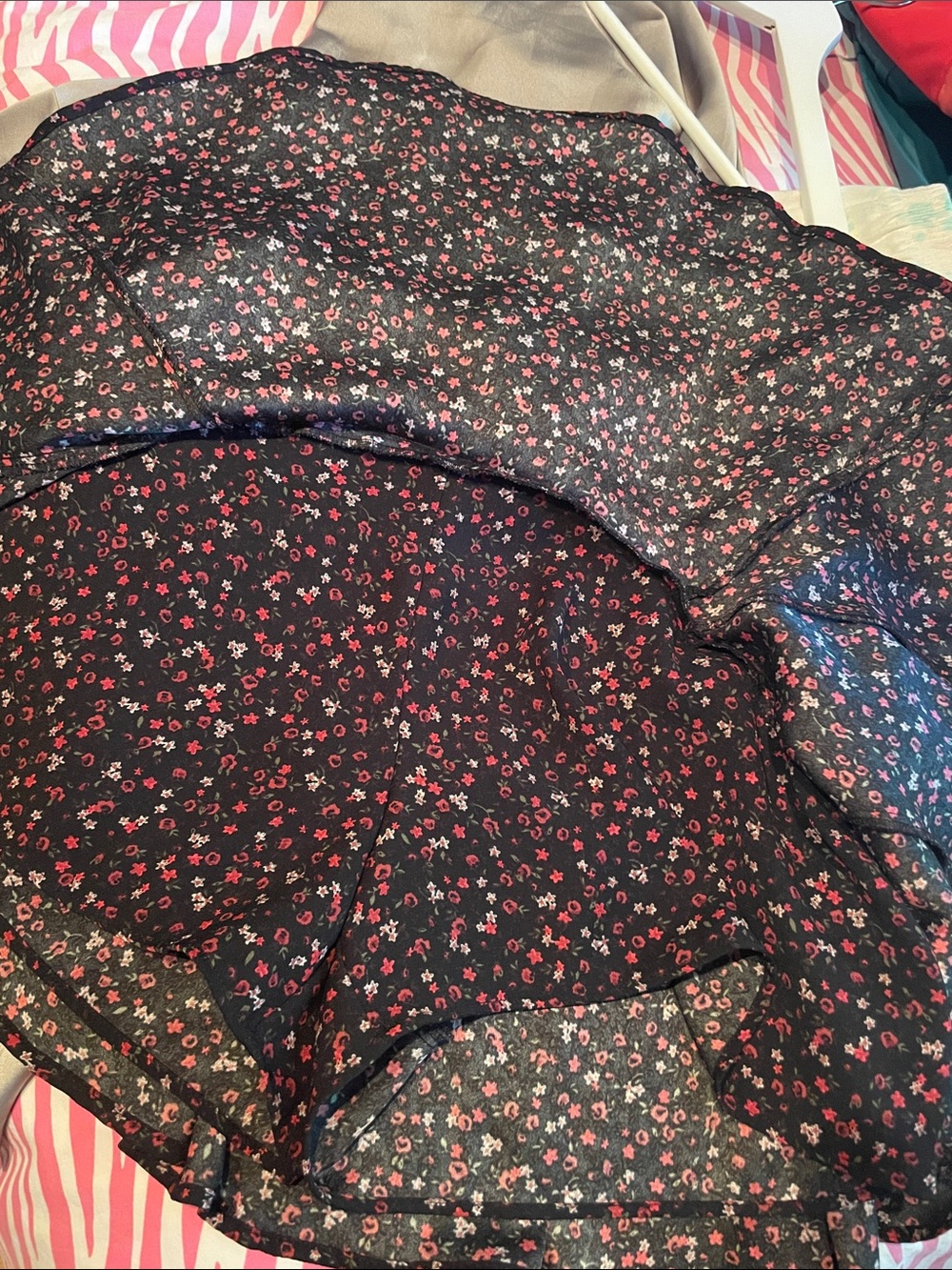 Zara Black with Red Floral Design Skort - Picture 5 of 6